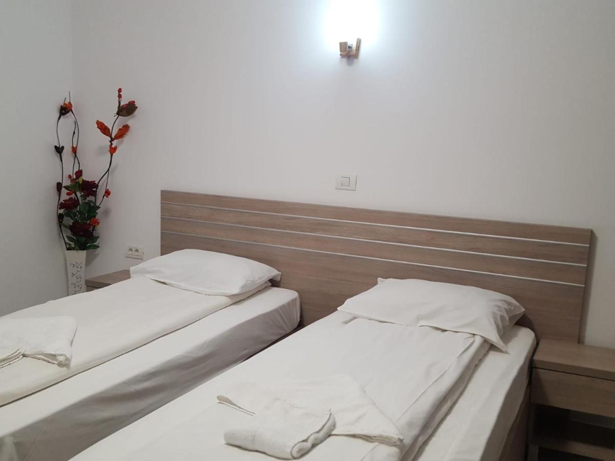 Hotel Babilon Бухарест Экстерьер фото