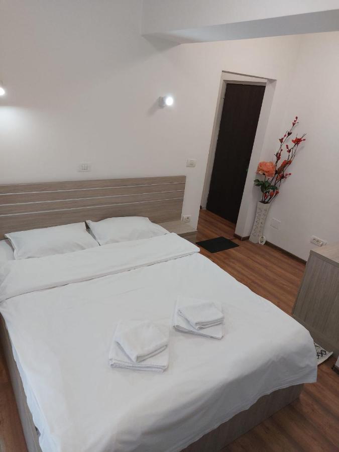 Hotel Babilon Бухарест Экстерьер фото