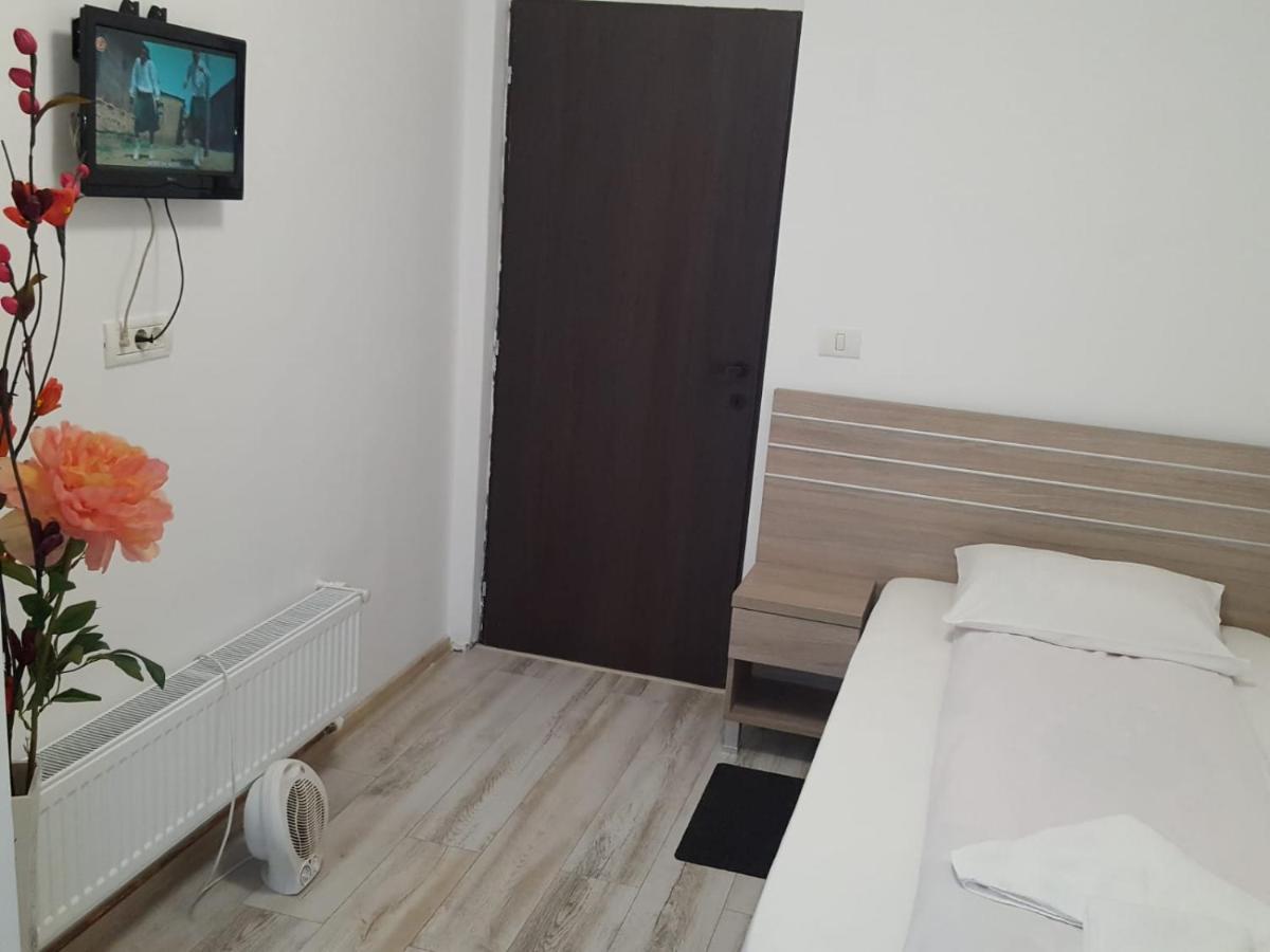 Hotel Babilon Бухарест Экстерьер фото