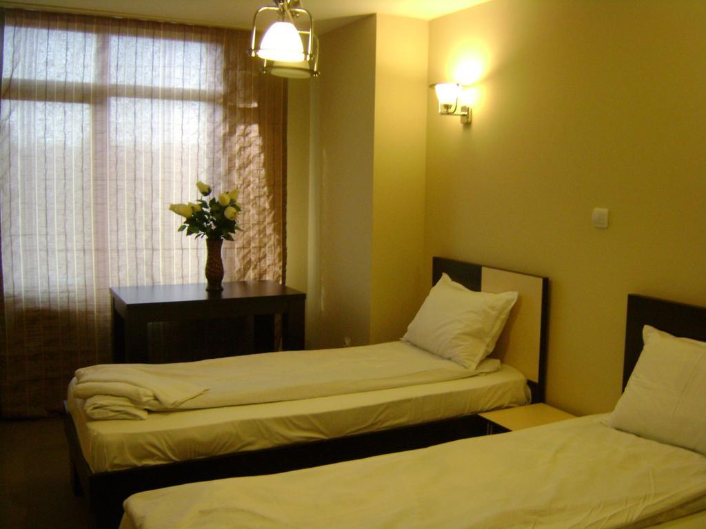 Hotel Babilon Бухарест Экстерьер фото