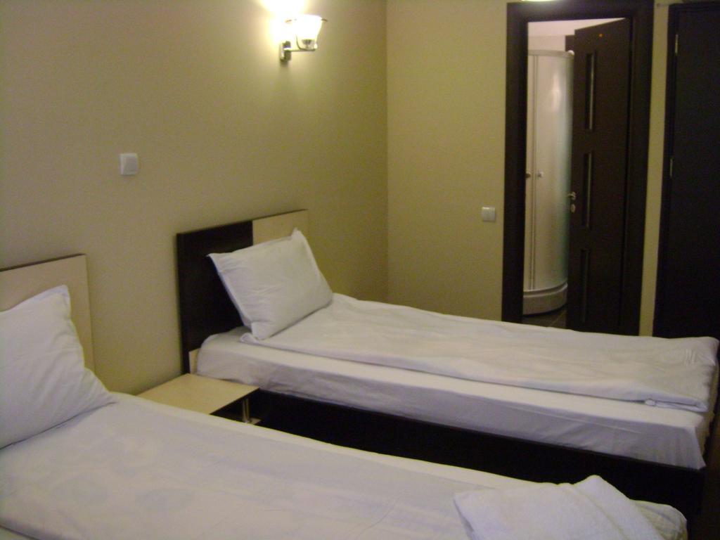 Hotel Babilon Бухарест Экстерьер фото